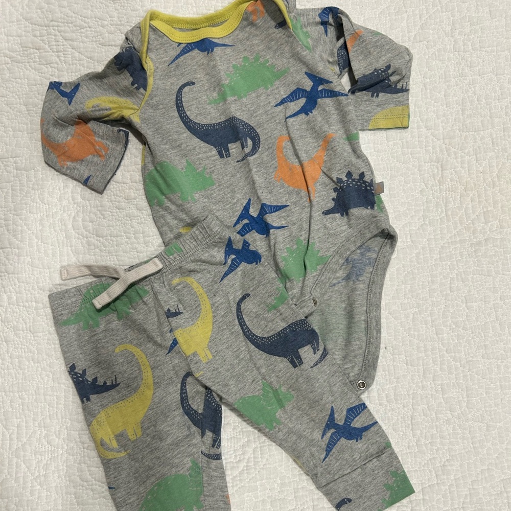 🌟BOGO🌟 Buy 1, Get 1 1/2 off!!  Gap dino two piece lounge set
